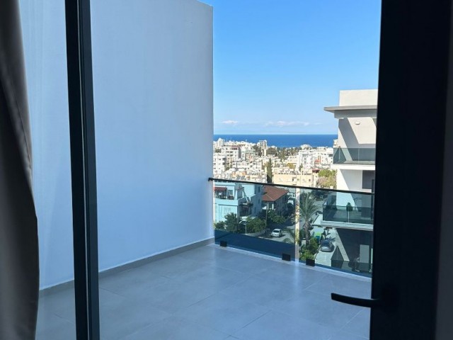 3+1 PENTHOUSE ZU VERMIETEN IM KYRENIA-ZENTRUM UM DIE ASLANLI-VILLA