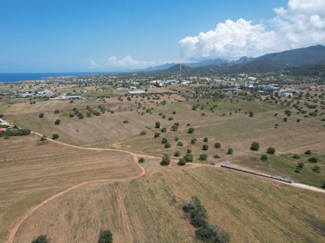 Land in a magnificent location with sea view in Tatlisu