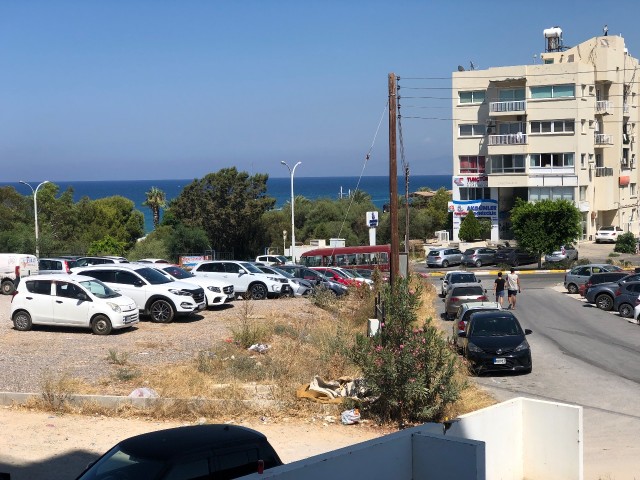 2+1 Wohnung mit Meerblick im Zentrum von Kyrenia gegenüber dem Lords Palace Hotel £650