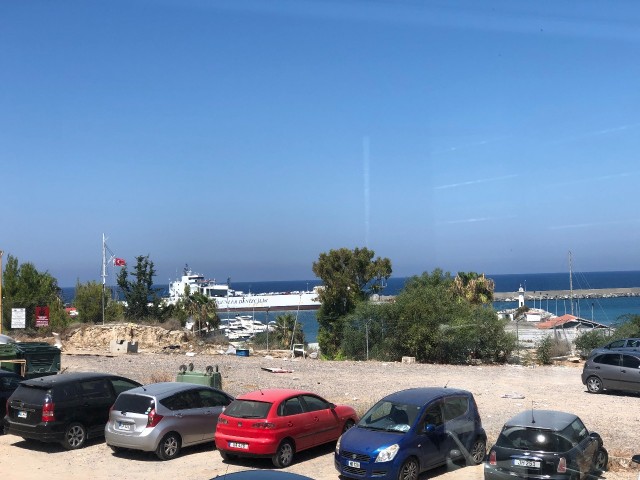 2+1 Wohnung mit Meerblick im Zentrum von Kyrenia gegenüber dem Lords Palace Hotel £650