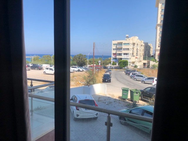 Girne Merkezde Lords Palace Otel Karşısı Deniz Manzaralı 2+1 Daire 