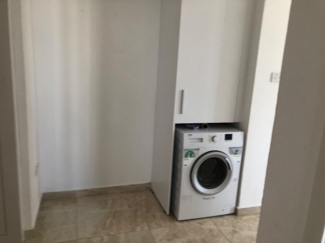 2+1 Wohnung mit Meerblick im Zentrum von Kyrenia gegenüber dem Lords Palace Hotel £650