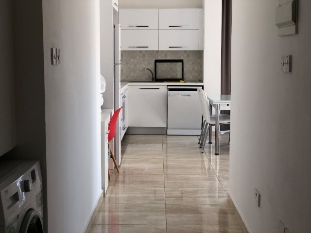 2+1 Wohnung mit Meerblick im Zentrum von Kyrenia gegenüber dem Lords Palace Hotel £650