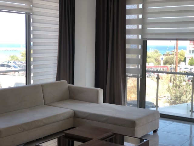 2+1 Wohnung mit Meerblick im Zentrum von Kyrenia gegenüber dem Lords Palace Hotel £650