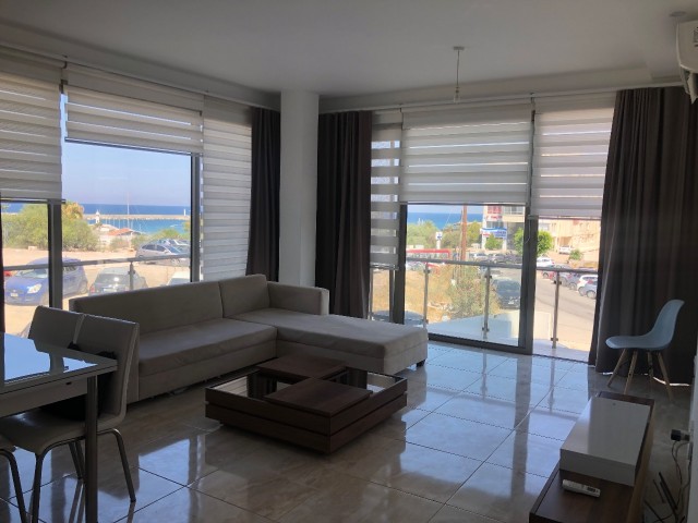 2+1 Wohnung mit Meerblick im Zentrum von Kyrenia gegenüber dem Lords Palace Hotel £650