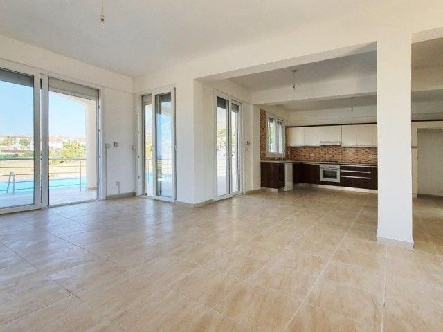 Girne – Karşıyaka’da 3 Yatak Odalı Özel Yüzme Havuzlu Tam Müstakil Yeni Villa £280,000 