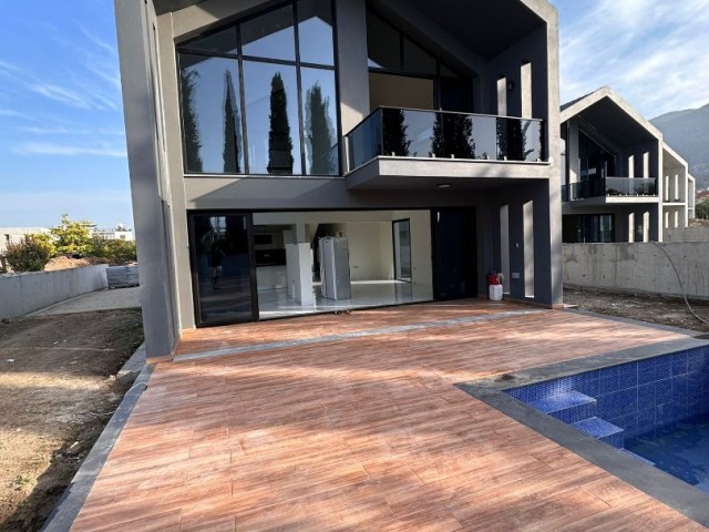 Girne-Lapta’da 4+1 Süper Lüks Villa 550,000 STG