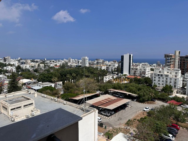 3+1 LUXUSMÖBLIERTE WOHNUNG MIT MEERBLICK IM EMTAN-KONZEPT IM KYRENIA-ZENTRUM