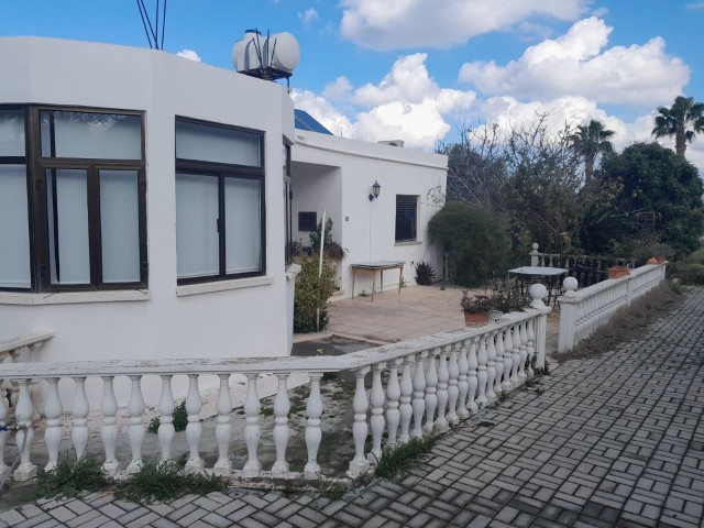 1750m2 LAND IN KARAOĞLANOĞLU WITH A RENOVATED 3+1 BUNGALOW SUITABLE FOR THE CONSTRUCTION OF TWO VILL