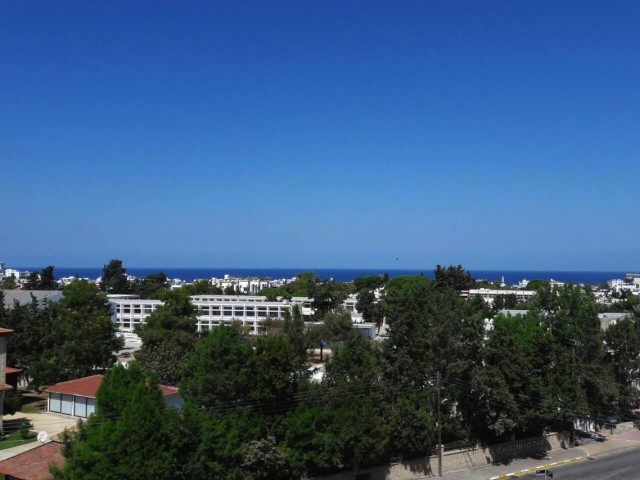 1+1 Investitionswohnung zum Verkauf mit Meerblick im Zentrum von Kyrenia