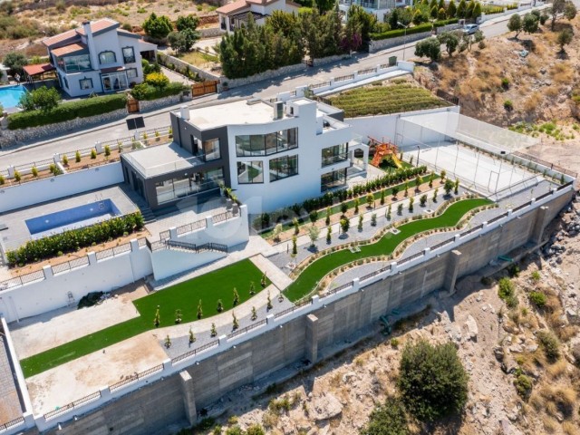 4+2 Triplex-Luxusvilla mit Pool in der Region Girne Arapköy, auf 2 Hektar Land, 450 m² Innennutzungsfläche