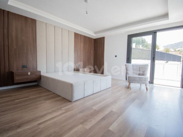 4+2 Triplex-Luxusvilla mit Pool in der Region Girne Arapköy, auf 2 Hektar Land, 450 m² Innennutzungsfläche