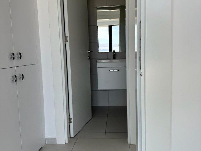 1+1 Luxuswohnung zur Miete mit Meer- und Bergblick in Perla