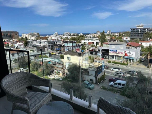 2+1 möblierte Luxuswohnung zum Verkauf in der Perla Residence im Zentrum von Kyrenia