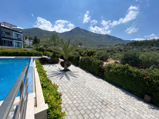 4+1 ULTRALUX DUPLEX-RESIDENZ MIT PRIVATEM POOL ZU VERKAUFEN IN BELLAPAIS, KYRENIA