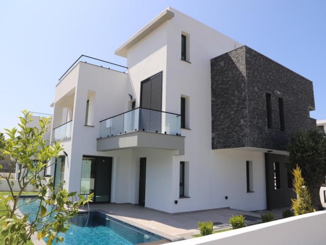 Luxuriöse moderne 4+1-Villa mit Pool in Karaoğlanoğlu