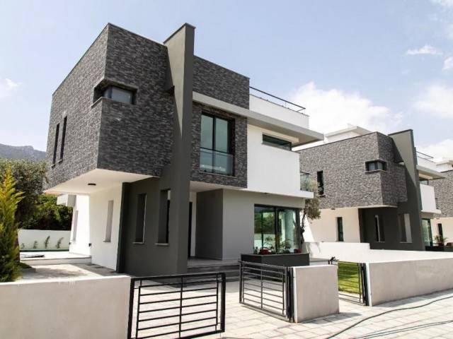 Luxuriöse moderne 4+1-Villa mit Pool in Karaoğlanoğlu