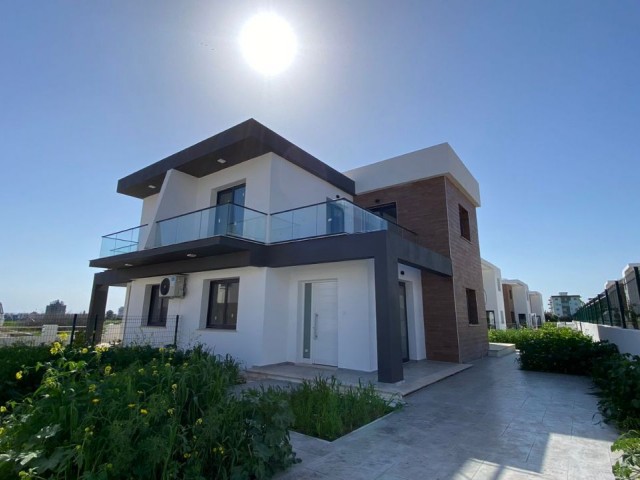 Brand new detached duplex villa in long beach