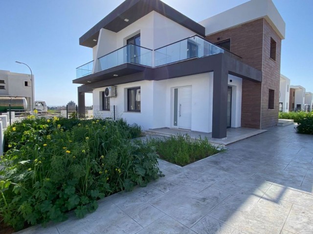 Brand new detached duplex villa in long beach