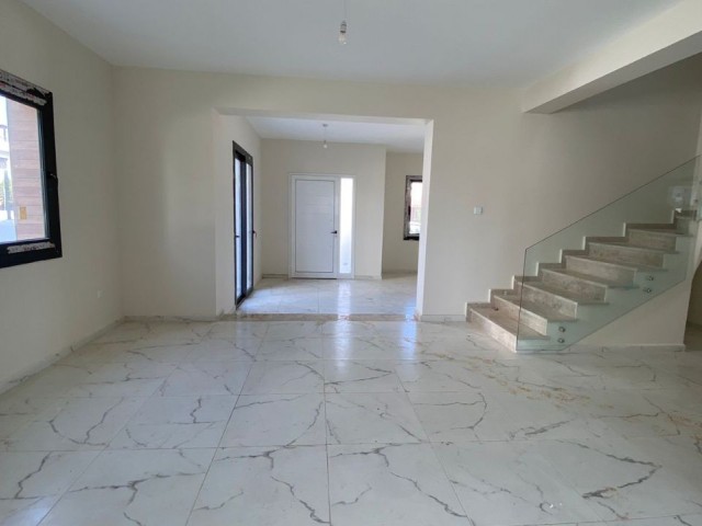 Brand new detached duplex villa in long beach