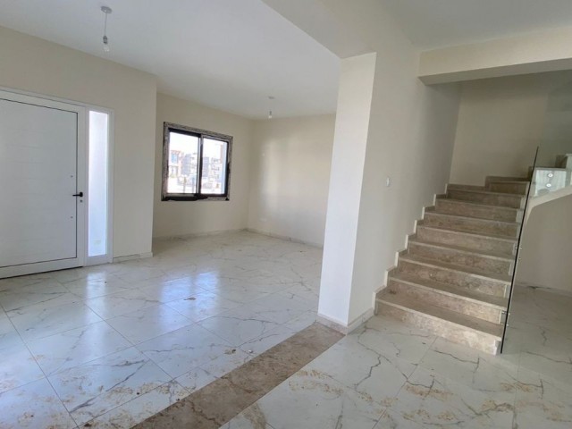 Brand new detached duplex villa in long beach