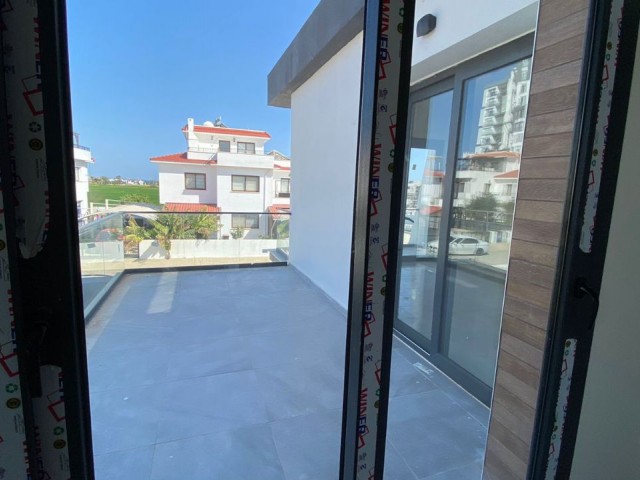 Brand new detached duplex villa in long beach