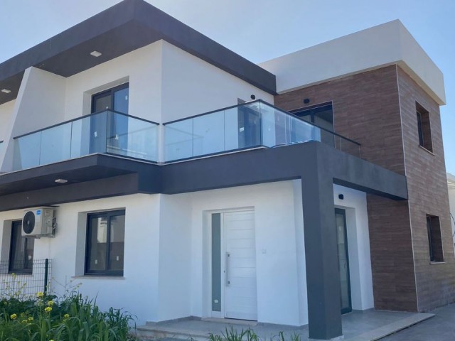 Brand new detached duplex villa in long beach