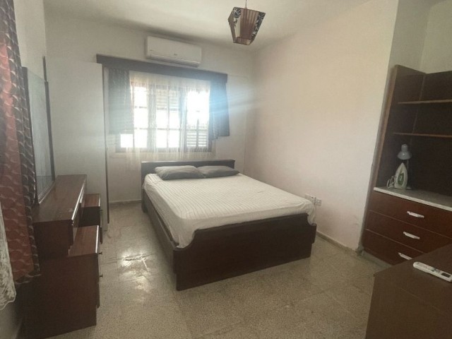  LEFKOŞA MERKEZDE 3+1 FULL EŞŞALI DURAK VE MARKETLERE 5 DK YÜRÜME MESAFESİNDE İLETİŞİM 05338236932 n the center of Nicosia, 3 1 full-fledged stop and 5 minutes walking distance to 