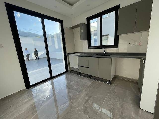 Çatalköy'de Kesintisiz Deniz ve Dağ Manzaralı Yeni Modern 4+1 Satılık Villa