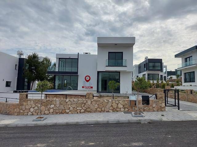 Neue moderne 3+1-Luxusvilla mit Meerblick, privatem Pool und Garten in der ruhigen Gegend von Çatalköy