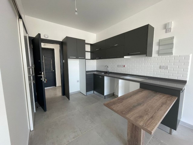 Neu fertiggestelltes Studio-Penthouse mit Dachterrasse zum Verkauf in Esentepe