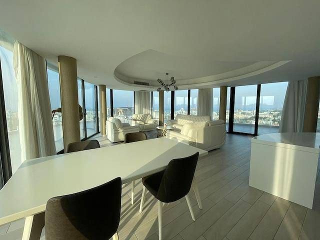 3+1 Luxus-Penthouse zum Verkauf mit tollem Blick auf die Stadt, das Meer und die Berge