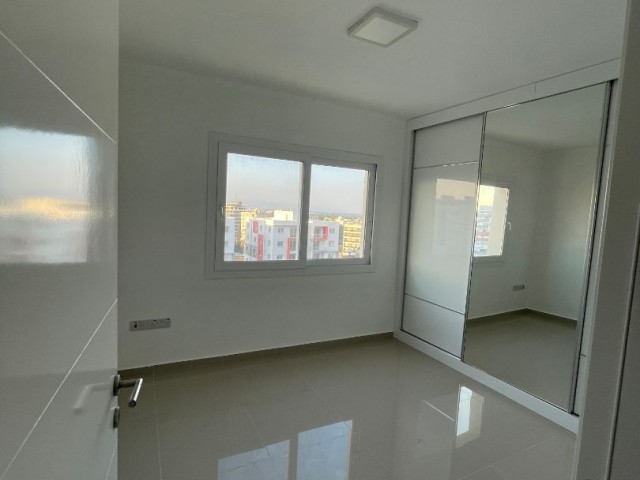 Luxuriöse 2+1-Wohnung zum Verkauf im Stadtzentrum von Famagusta mit Außen- und Innenpool