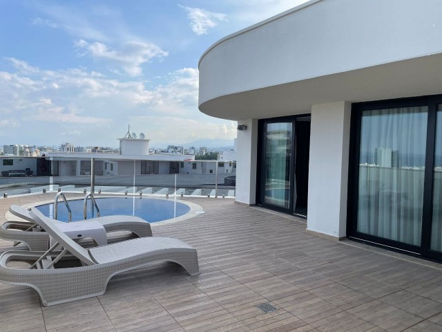 Luxuriöses 3+1-Penthouse mit Meer- und Bergblick + Dachterrassen-Swimmingpool