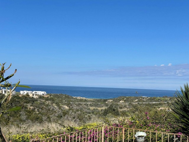 Komplett möblierte 2+1-Wohnung zum Verkauf in der ruhigen Gegend von Tatlısu, mit herrlichem Meer- und Bergblick