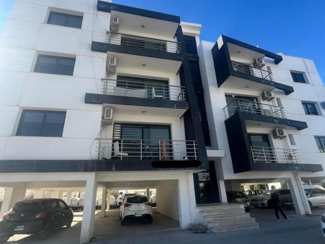 Komplett möblierte 2+1-Wohnung zum Verkauf in zentraler Lage in Küçük Kaymaklı