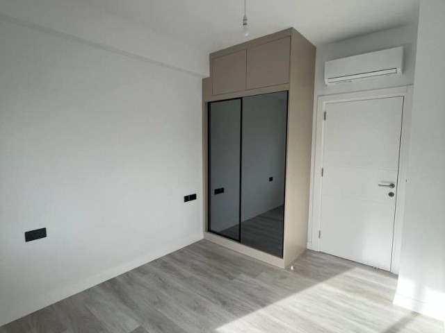 Недавно построенная новая квартира 2+1 на продажу в центре Кирении