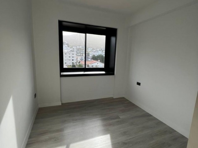 Neu fertiggestellte brandneue 2+1-Wohnung zum Verkauf im Stadtzentrum von Kyrenia