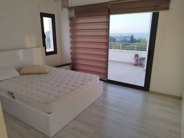 GİRNE MERKEZ'DE 3+1 KİRALIK PENTHOUSE DAİRE...