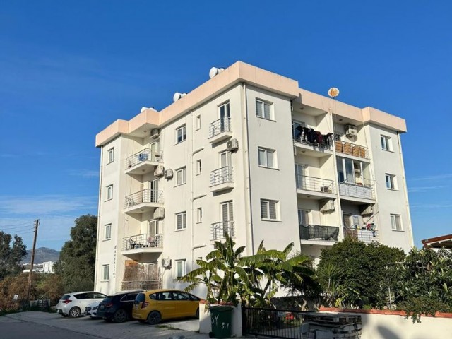 Unmöblierte 2+1 Wohnung zum Verkauf in zentraler Lage in Gönyeli