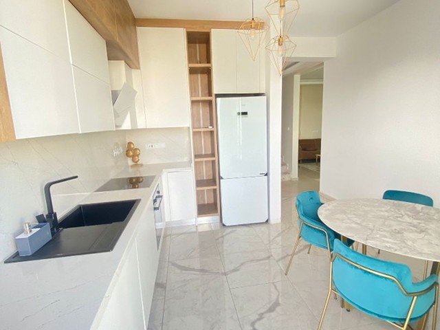 Alsancak'ta çatı teraslı modern ve ferah 3+1 satılık villa