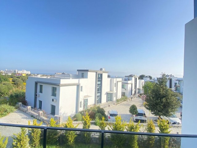 Alsancak'ta çatı teraslı modern ve ferah 3+1 satılık villa