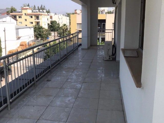 Komplett möblierte 3+1-Wohnung zur Miete in zentraler Lage von Nikosia Yenişehir