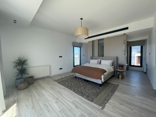 Роскошная современная вилла с 5 спальнями на продажу в тихом районе Эсентепе, Кирения