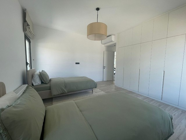 Роскошная современная вилла с 5 спальнями на продажу в тихом районе Эсентепе, Кирения