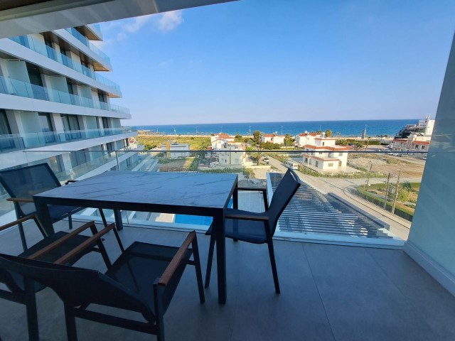Luxuriöse, moderne 2+1-Wohnung zum Verkauf mit Panoramablick auf das Meer in Iskele Long Beach