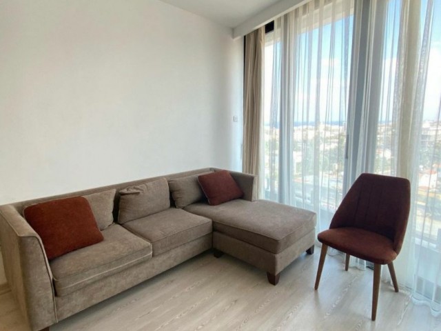  Girne Karakum'da rezidansta deniz ve dağ manzaralı full eşyalı 1+1 kiralık daire