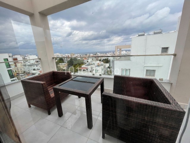 SEHR GERÄUMIGES 3 + 1 PENTHOUSE IM ZENTRUM VON KYRENIA ** 