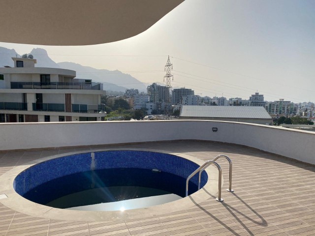 KYRENIA CENTER 3+1 LUXURIÖSES PENTHOUSE MIT PRIVATEM POOL