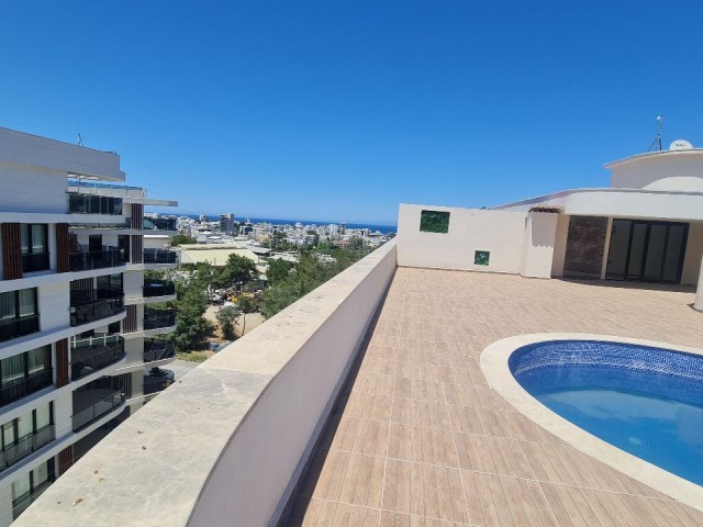 GIRNE DE LUX TRIPLEX PENTHOUSE WITH PRIVATE POOL
